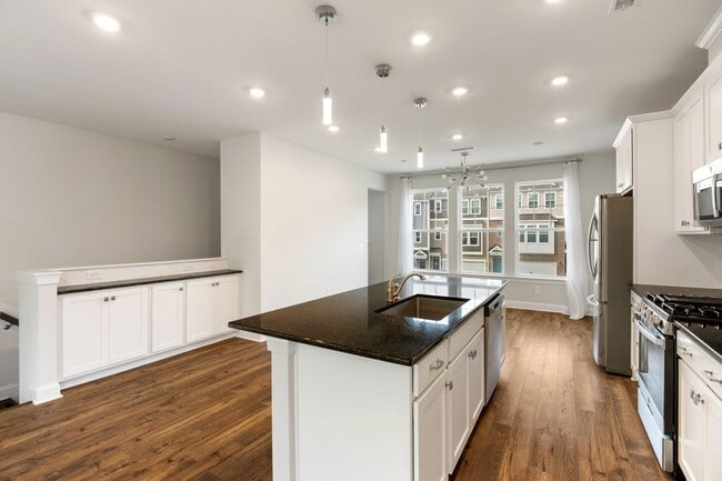 Foto del edificio - Gorgeous, Like New, 4-Bed 3.5-Bath in Brier Creek!