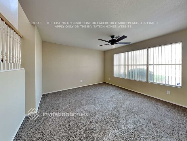 Foto del edificio - 12740 W Holly St