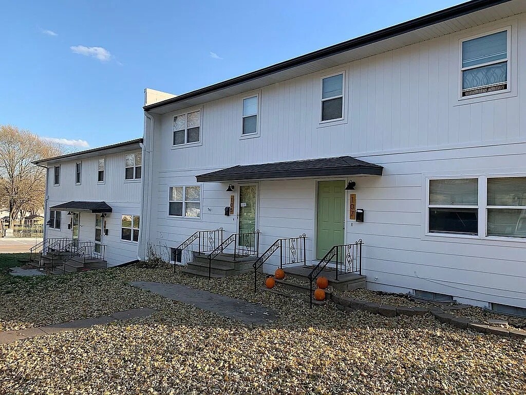 Front of Property - 101 W 19th Ave
