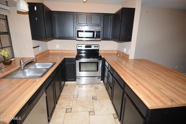 Building Photo - 5704 E Aire Libre Ave