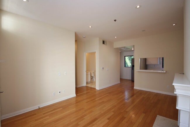 Foto del edificio - 111 S Oak Knoll Ave