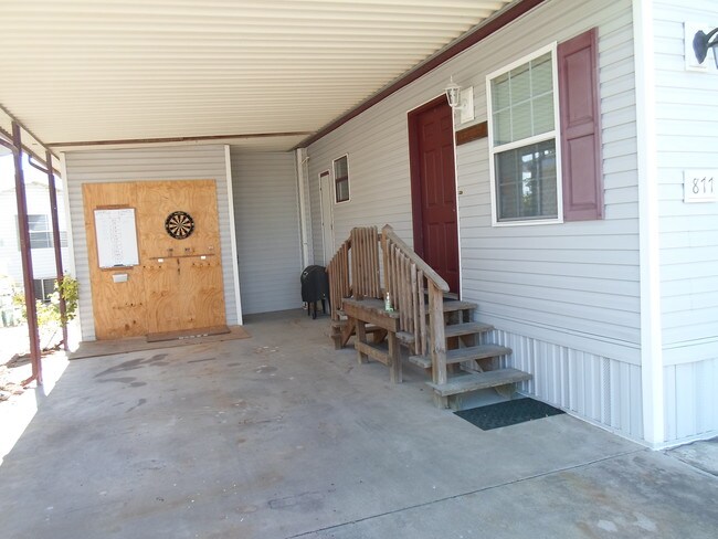 Building Photo - 101 E Sioux Rd