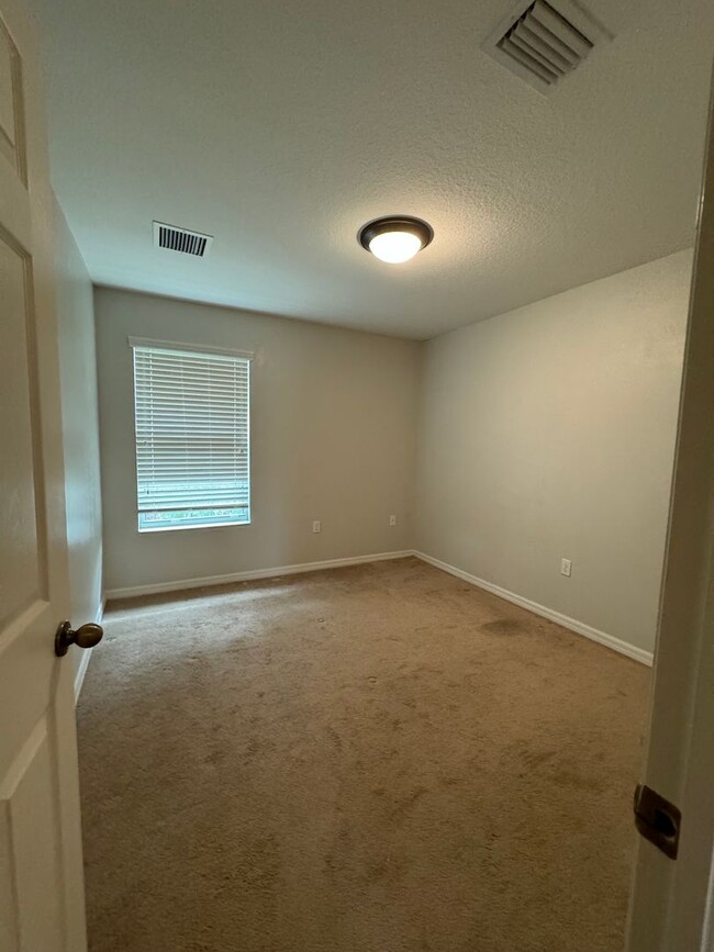 Foto del edificio - $500 Off Seconds Month’s Rent! Townhome in...