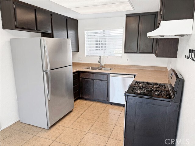 Foto del edificio - 15143 Monterey Ave