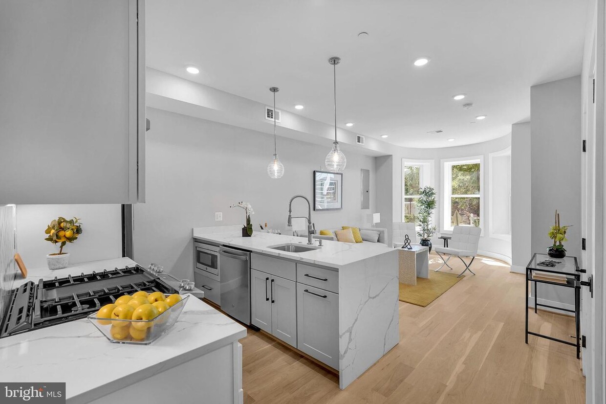 Foto principal - 1455 Girard St NW