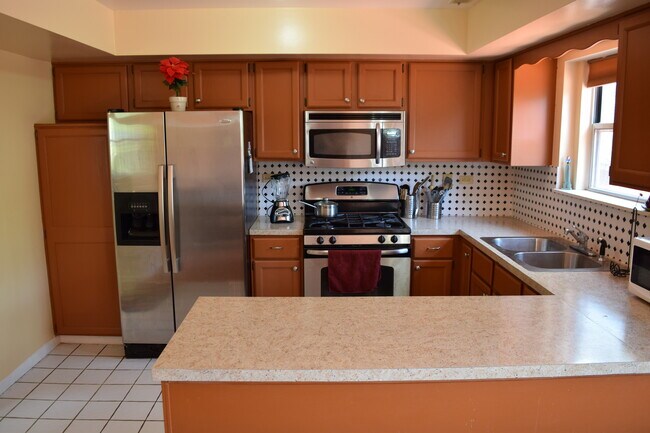 Building Photo - 107 White Pine Dr