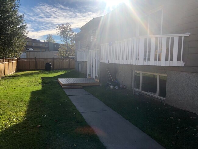 Enclosed Fenced Yard - 2824 W 42nd Ave