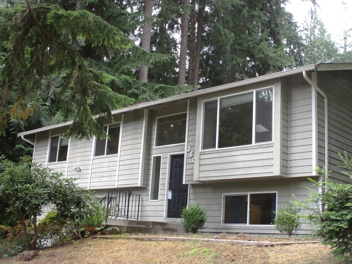 Foto principal - Split Level 3 Bedroom 2.25 Bath on Peacock...