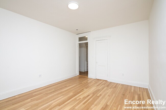 Foto del edificio - 288 Chestnut Hill Ave