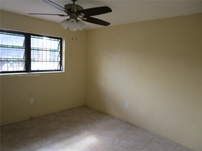 Foto del edificio - 450 NE 168th Terrace