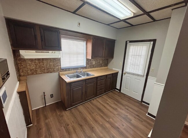 Foto del edificio - 2-Bedroom Apartment Available