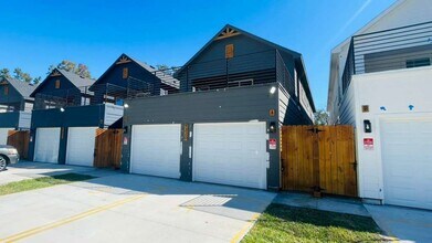 Building Photo - 9320 Firnat St