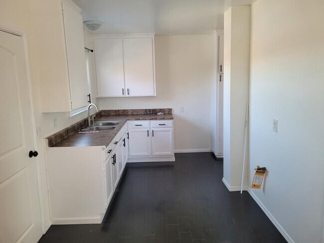 Foto del edificio - 966 Holly St