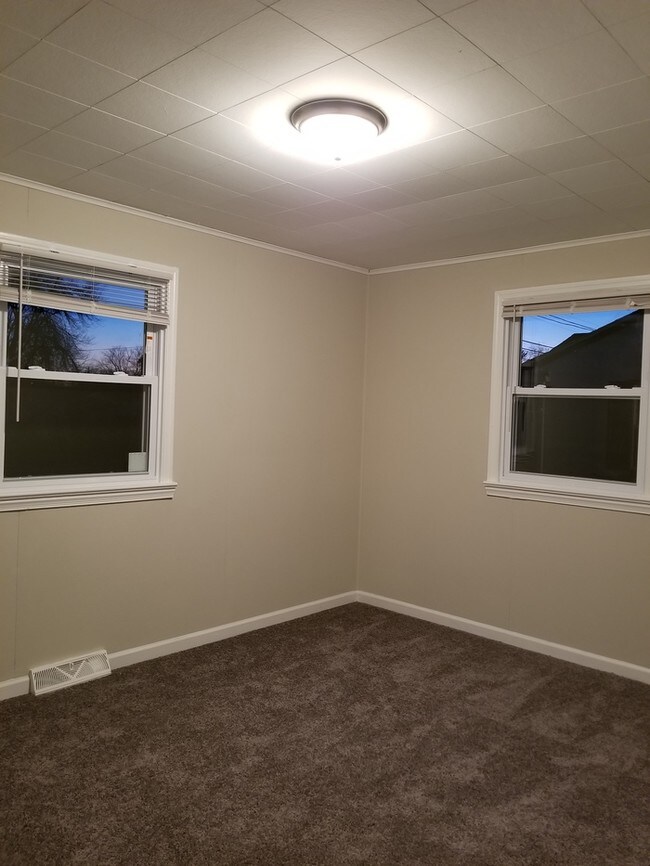 Building Photo - Renovated Ranch