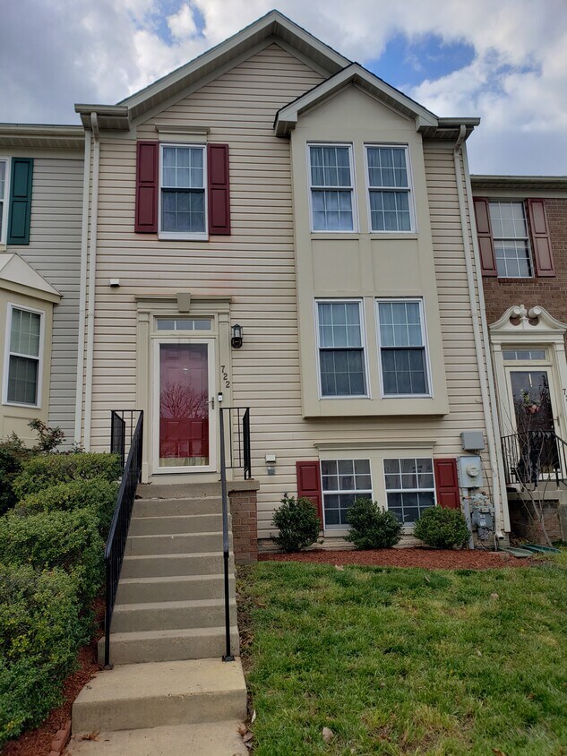 Foto principal - 722 Pine Drift Dr