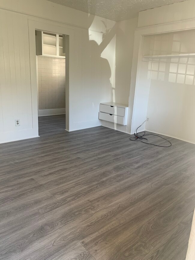 Living room - 533 E Lomita Ave