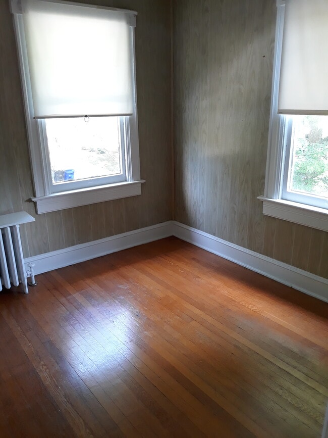 Building Photo - 2644 N Beechwood Pl