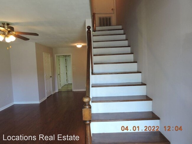 Building Photo - 2 br, 1.5 bath House - 761 East Boyd Drive...