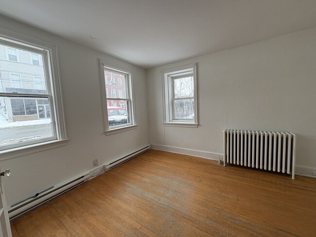 Photo du bâtiment - 325 Main St