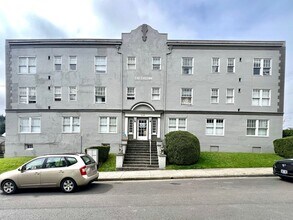 Building Photo - 109 S 9th St