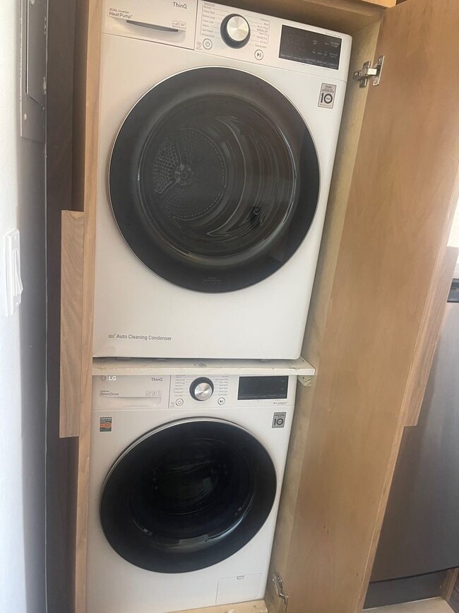 Foto del edificio - Large Updated 2BR/2BA Bath Condo - Steps from Fort Lauderdale Beach!