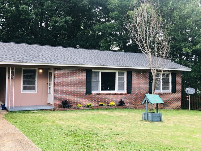 Building Photo - Spacious 3 Bedroom, 1 Bath Home in Opelika