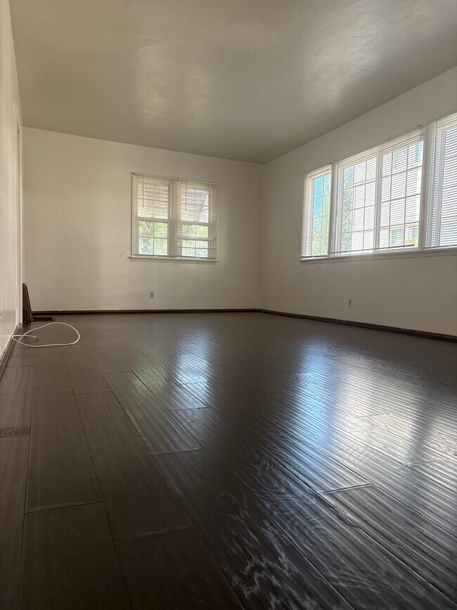 Foto del edificio - 1712 Huntington Dr