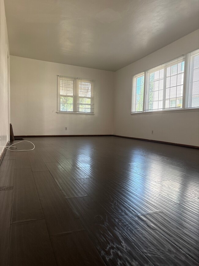 Building Photo - 1712 Huntington Dr