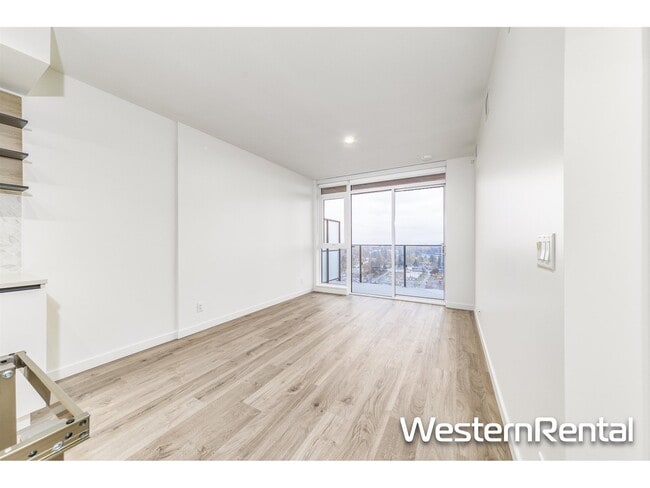 Building Photo - 10448-10448 University Dr