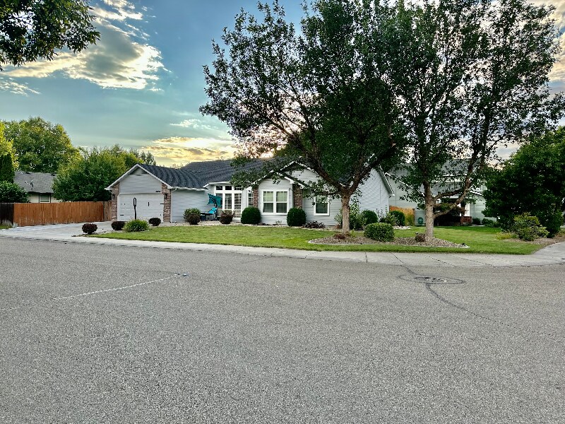 Primary Photo - 5313 N Ice Springs Way