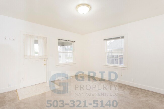 Building Photo - Craftsman Bungalow Available in Kenton Nei...