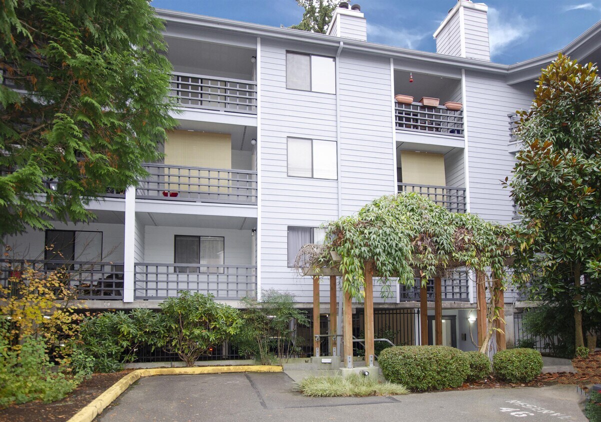 Primary Photo - 710 N 160th St