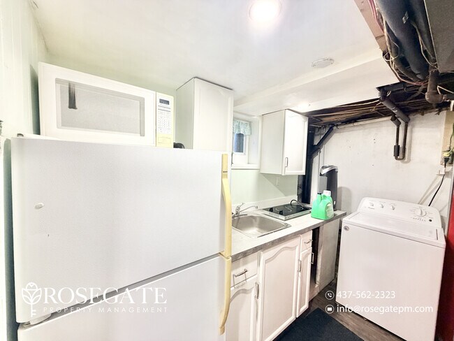 Photo du bâtiment - Cozy 2-Bedroom Basement Suite in the Heart...