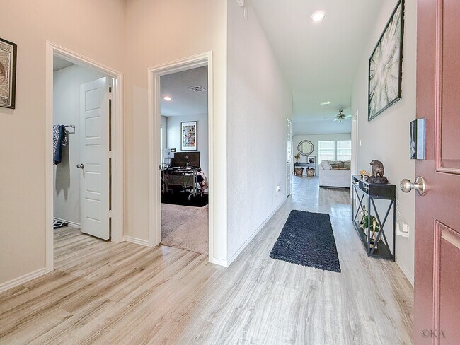 Foto del edificio - 6651 Fiddlewood Thicket Ln