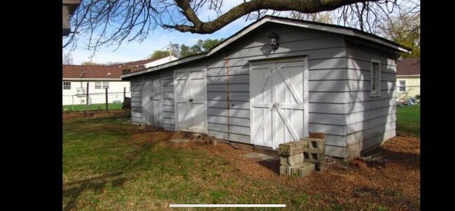 Building Photo - 702 E Newkirk St