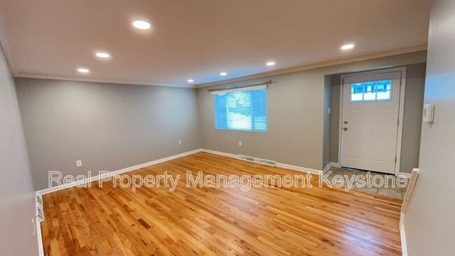 Building Photo - 575 Sautter Dr