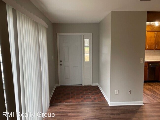 Building Photo - 2 br, 1 bath House - 215 South Oak Avenue