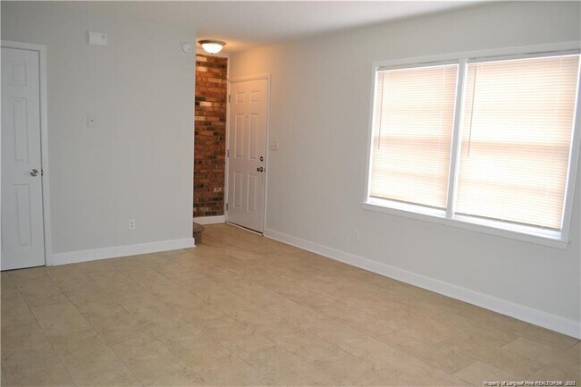 Foto del edificio - 228 W Manchester Rd