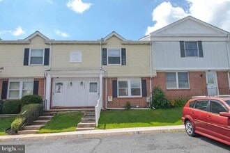 Building Photo - 1356 St Francis Rd