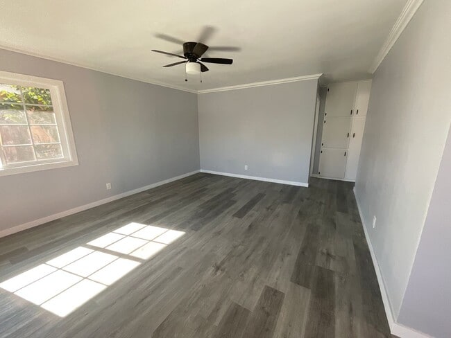 Foto del edificio - House - 2 Bedrooms / 1 Bathroom - Paramount