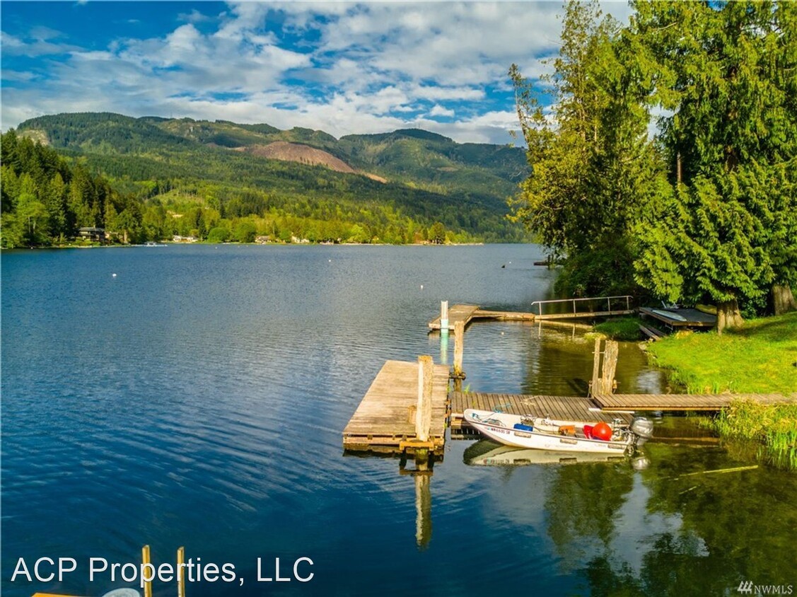 Foto principal - 4 br, 2 bath House - 931 W Lake Samish Dr.