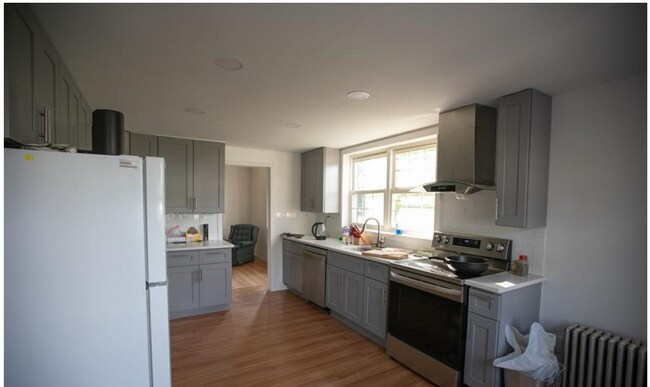 Building Photo - 449 Metlars Ln