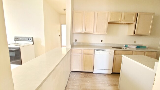 Building Photo - 25 Stearns Rd