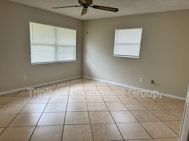 Foto del edificio - 1366 Haulover Ave