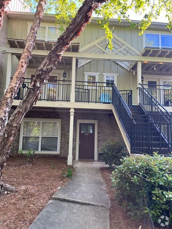Building Photo - 490 Barnett Shoals Rd