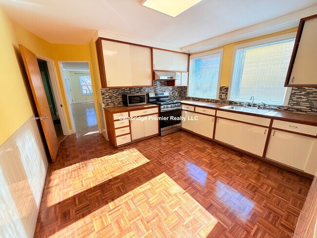 Foto del edificio - 10 Packard Ave