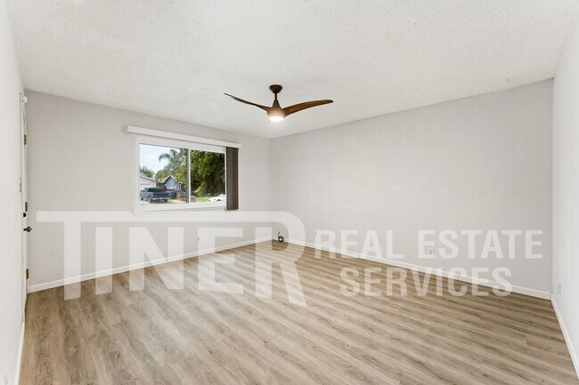 Foto del edificio - 3729 Moonbeam Dr