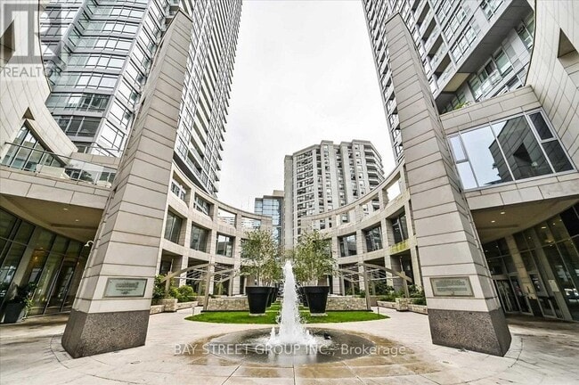 Photo du bâtiment - 2191 Yonge St