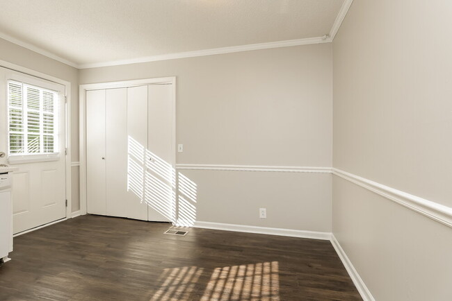 Building Photo - 3016 Towne Valley Rd
