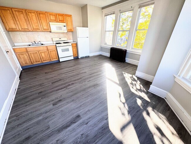 Building Photo - 701 S 58th St